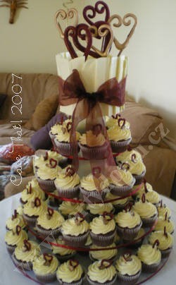 svc20-cupcake-s-cokoladovym-dekorem.jpg